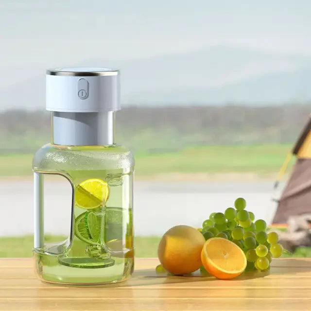 Portable electric rechargeable juicer